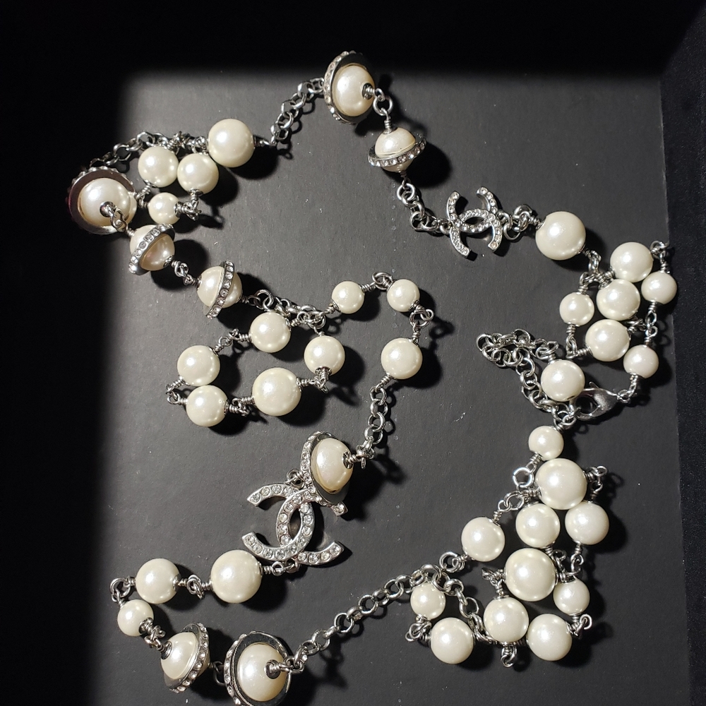 Diamond and Pearl silver necklace